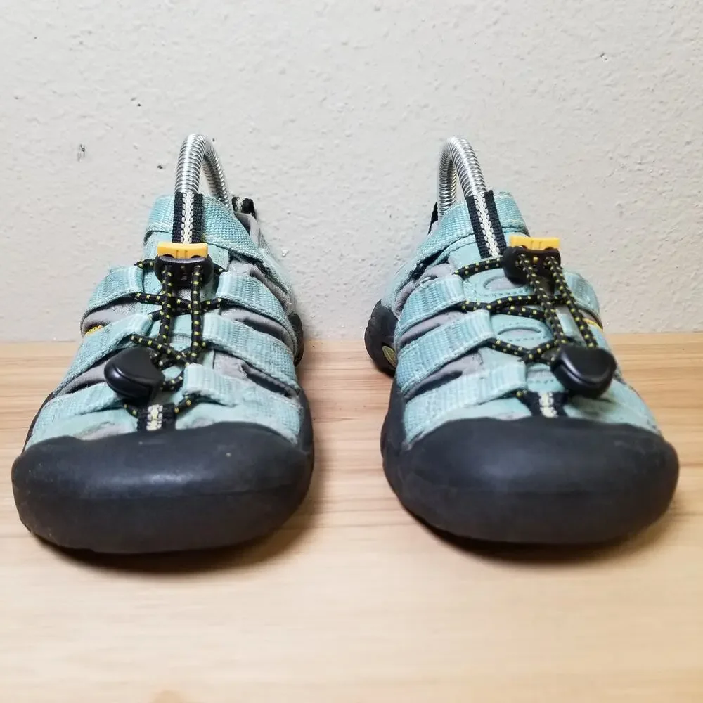 Keen Kids Size 1 Water Shoes‎ Sandals Light Blue Hiking Gorpcore Outdoor Utility